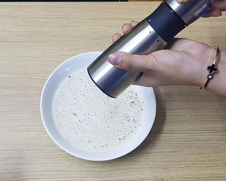 DỤNG CỤ XAY TIÊU MALLOCA MMPM-657A