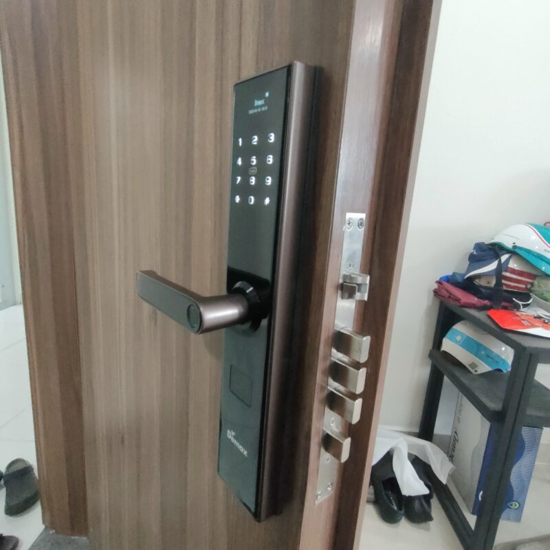 KHÓA CỬA VÂN TAY APP WIFI DEMAX SL638 PB