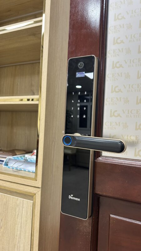 HÌNH ẢNH THỰC TẾ CỦA KHÓA CỬA VÂN TAY APP WIFI DEMAX SL-C626 CG