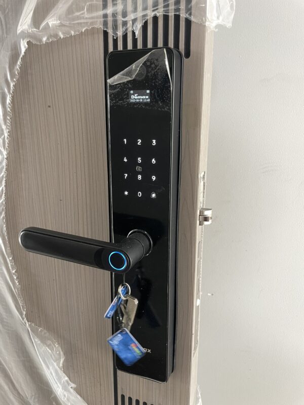 HÌNH ẢNH THỰC TẾ CỦA KHÓA CỬA VÂN TAY APP WIFI DEMAX SL-C626 BL