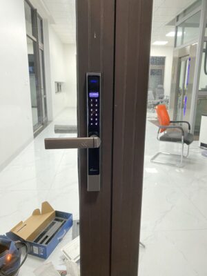 Khoá cửa nhôm thông minh Demax El688 GS App wifi của Đức - Chống nước - z6133014566147 4029a28898dbebef782053c3920e84b5 1