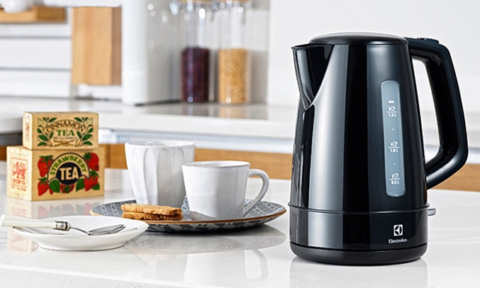 BÌNH ĐUN NƯỚC SIÊU TỐC ELECTROLUX EASYLINE EEK1303K