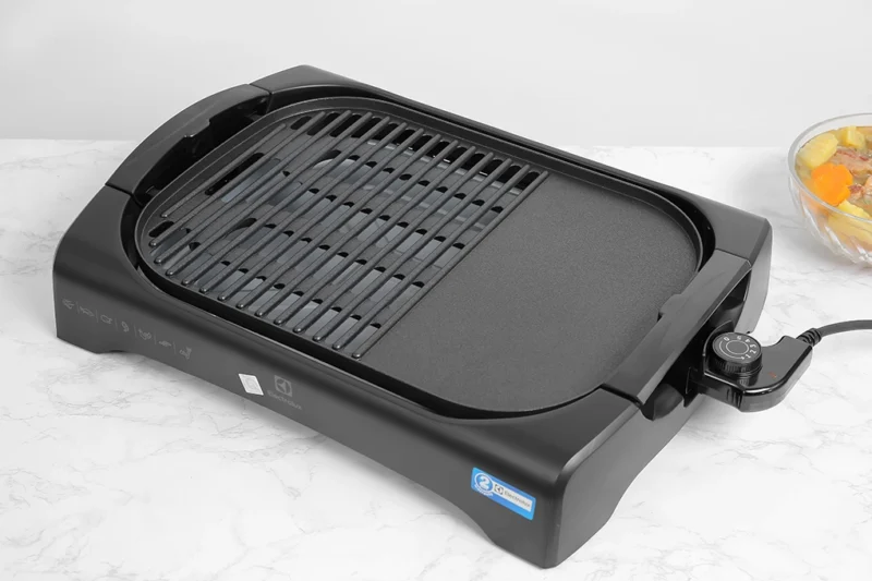 VỈ NƯỚNG ĐIỆN ĐỂ BÀN ELECTROLUX ETTG1-40BK