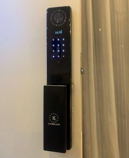 KHÓA VÂN TAY KASSLER KL 868 CNC MÀU ĐEN REMOTE