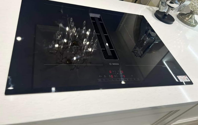 BẾP TỪ KẾT HỢP HÚT MÙI BOSCH HMH.PVQ731F15E SERIE 8