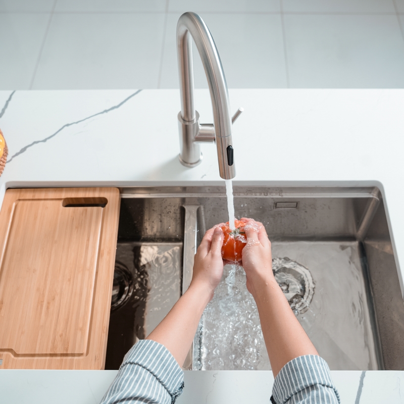 VÒI RỬA BÁT DÂY RÚT KONOX RENO