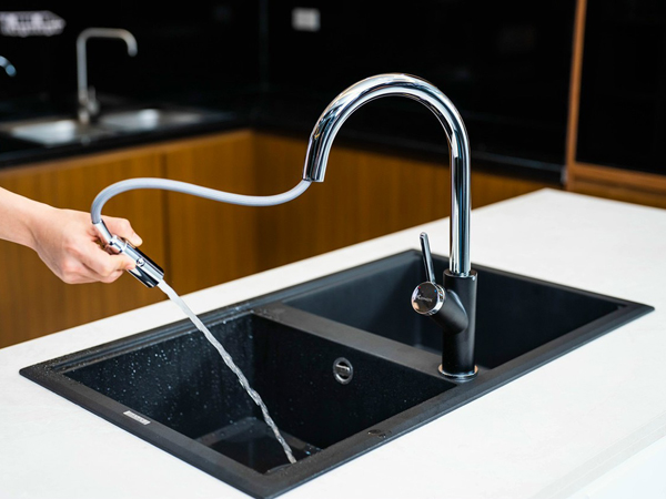 VÒI RỬA BÁT DÂY RÚT KONOX PONTE BLACK
