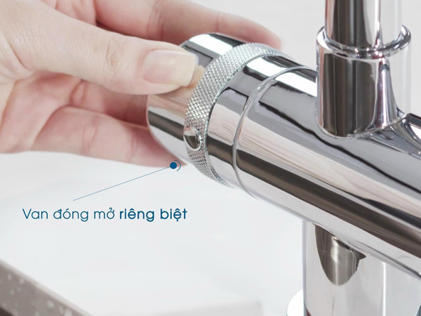 VÒI RỬA BÁT BA ĐƯỜNG NƯỚC KONOX TRIM-WATER CHROME