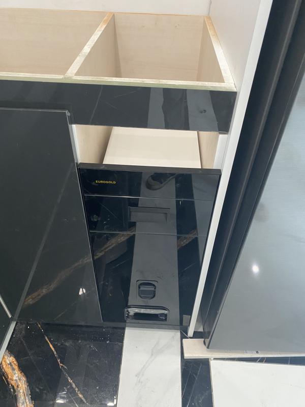 THÙNG GẠO GƯƠNG NÚT NHẤN EUROGOLD GB309B